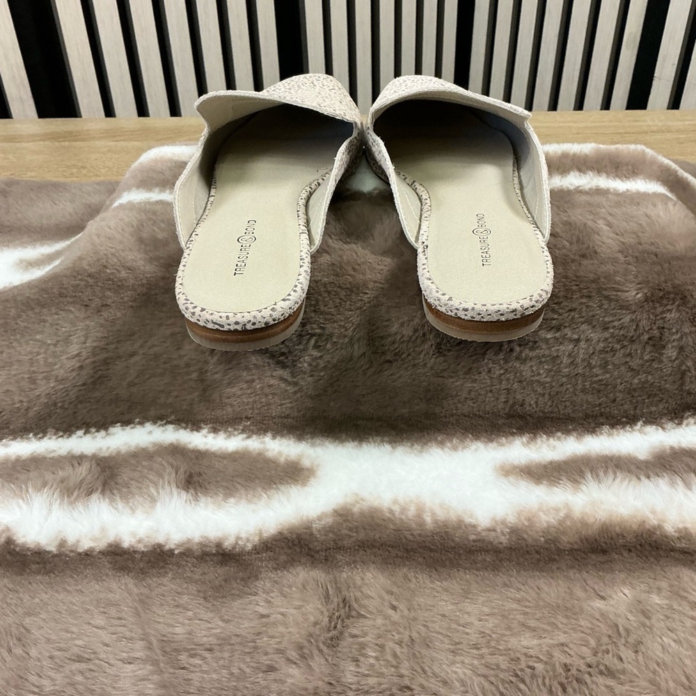 New Treasure & Bond Slides, Sz 8 - Picture 4 of 5